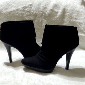 ❣HP❣Nine West Black 9M Booties